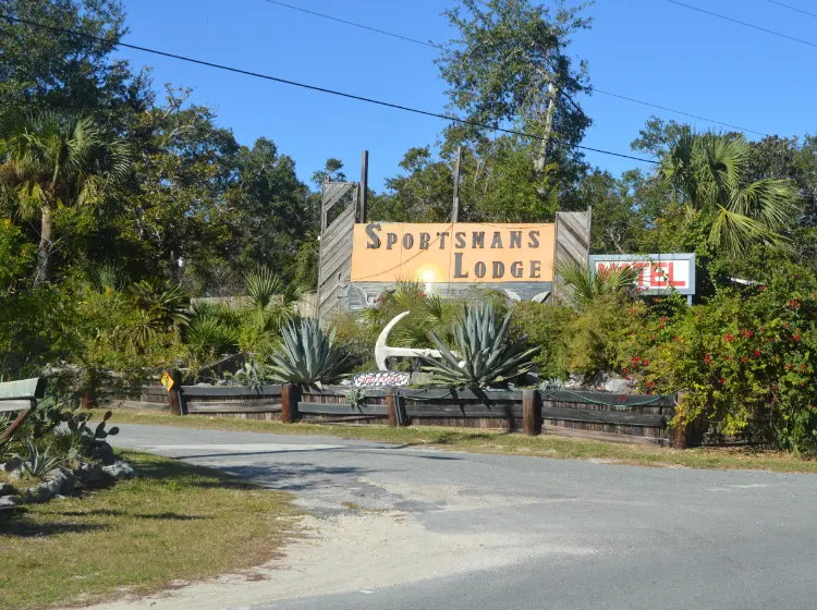 Sportsman’s Lodge