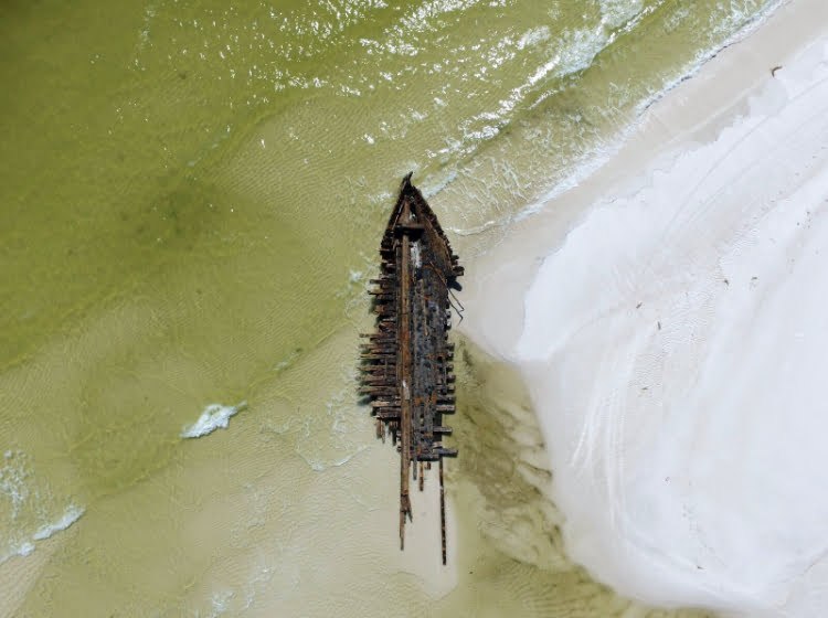 Photo of remains of a ship on Dog Island